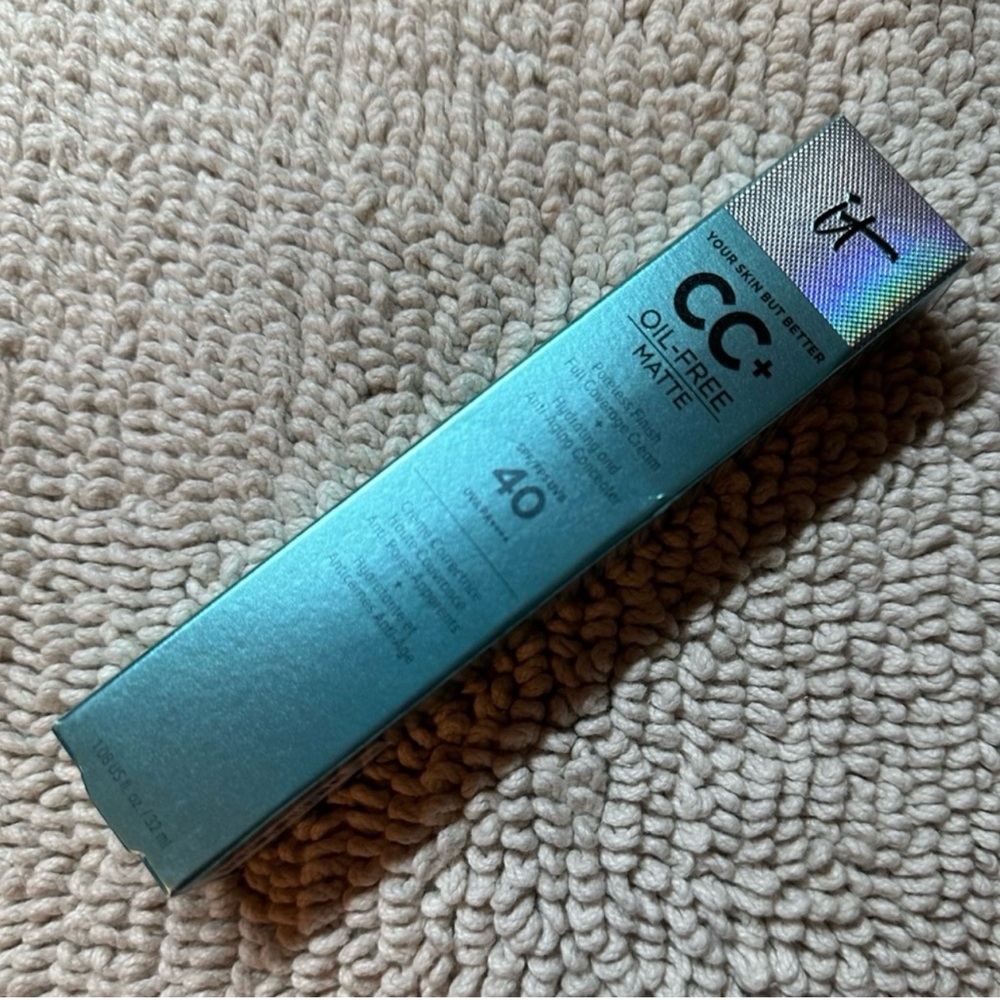 IT Cosmetics CC+ Oil-Free Matte Cream - Light